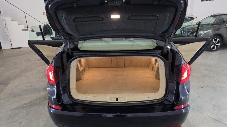 BMW S&eacute;rie 5 - 520 GT Luxury